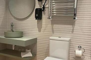 هتل Hostal Anton Martin