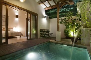 هتل Kerensia Private Pool Villas