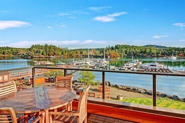 هتل Snug Harbor Resort