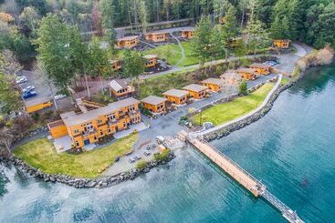 هتل Snug Harbor Resort