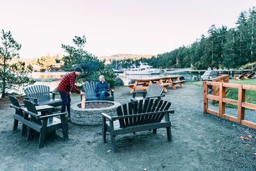 هتل Snug Harbor Resort