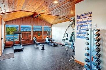 هتل Snug Harbor Resort