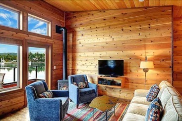 هتل Snug Harbor Resort