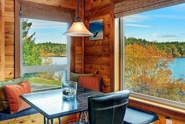 هتل Snug Harbor Resort