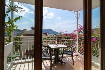Korsan Apartments