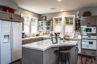 3703 La Gloria Cottagebythesea