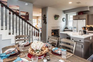 3703 La Gloria Cottagebythesea