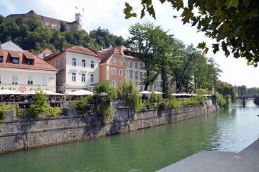 پانسیون Apartments And Rooms Meščanka