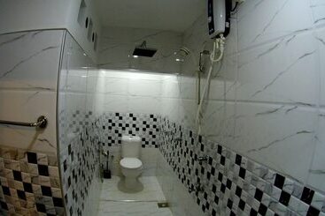 پانسیون Bee Line Cinnamon Estate Villa