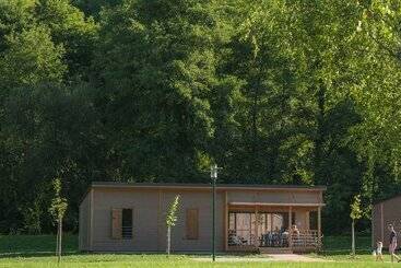 استراحتگاه Village Vacances Les Lambrilles   Chalets