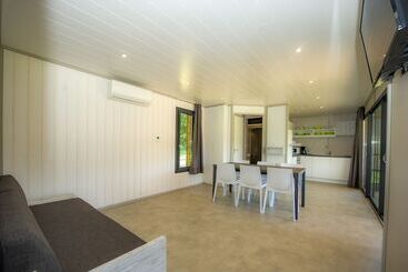 استراحتگاه Village Vacances Les Lambrilles   Chalets