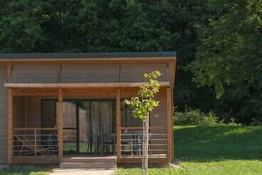 استراحتگاه Village Vacances Les Lambrilles   Chalets