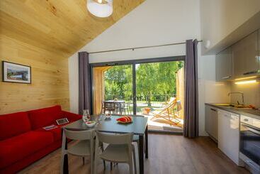 استراحتگاه Village Vacances Les Lambrilles