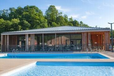 استراحتگاه Village Vacances Les Lambrilles
