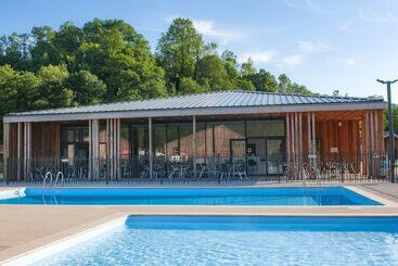 استراحتگاه Village Vacances Les Lambrilles