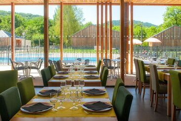 استراحتگاه Village Vacances Les Lambrilles