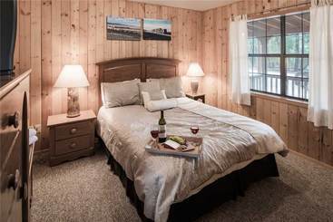 123 Rising Hill  Two Bedroom Cabin