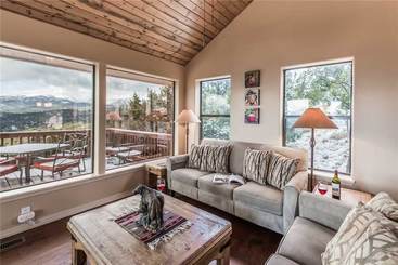 2 Spirit Lodge  Two Bedroom Cabin With Hot Tub