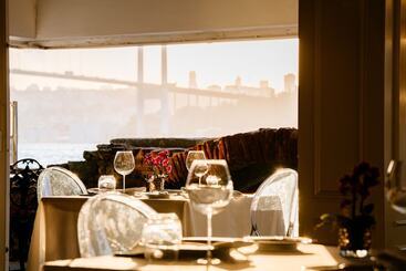 هتل Bosphorus Palace