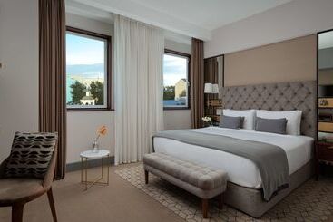 Chekhoff Hotel Moscow Curio Collection By Hilton