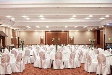 هتل Courtyard By Marriott Warsaw Airport