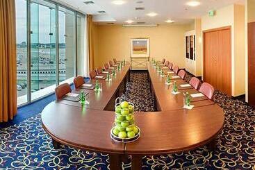 هتل Courtyard By Marriott Warsaw Airport