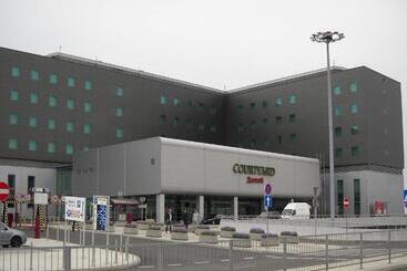 هتل Courtyard By Marriott Warsaw Airport