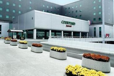 هتل Courtyard By Marriott Warsaw Airport