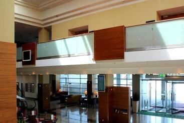 هتل Courtyard By Marriott Warsaw Airport