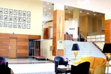 هتل Courtyard By Marriott Warsaw Airport