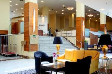 هتل Courtyard By Marriott Warsaw Airport