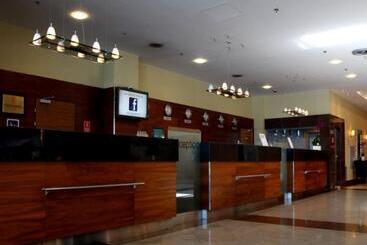 هتل Courtyard By Marriott Warsaw Airport