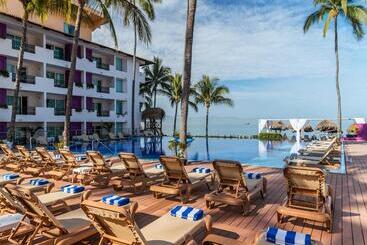 ホテル Crown Paradise Club All Inclusive