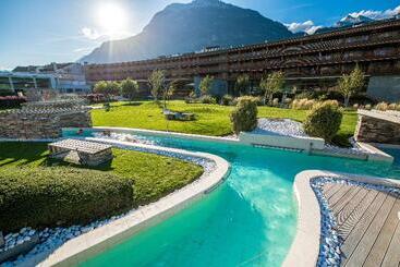 هتل Des Bains De Saillon
