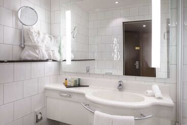 هتل Hilton Zurich Airport