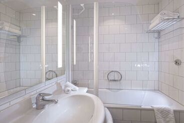 هتل Hilton Zurich Airport