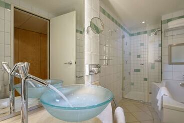 هتل Hilton Zurich Airport