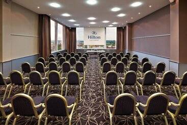 هتل Hilton Zurich Airport