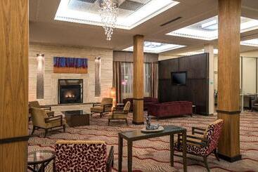 هتل Holiday Inn Lethbridge, An Ihg