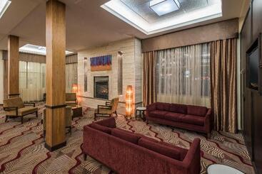هتل Holiday Inn Lethbridge, An Ihg