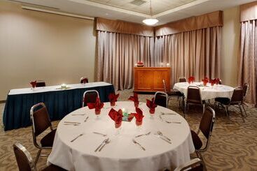 هتل Holiday Inn Lethbridge, An Ihg