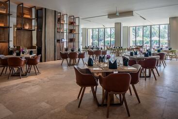 هتل Holiday Inn Resort Sanya Bay, An Ihg