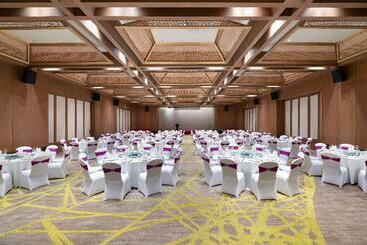 هتل Holiday Inn Resort Sanya Bay, An Ihg