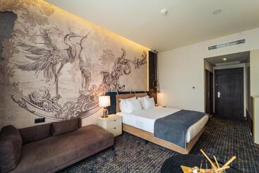 Ic Hotels Airport