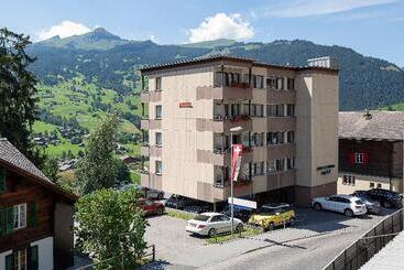 瑞士山聖母峰洛奇酒店 - Grindelwald
