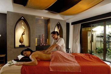 هتل Karon Sea Sands Resort Sha Plus