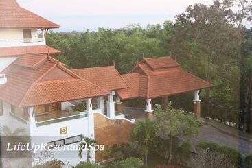 هتل Life Up Resort And Spa