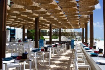 هتل Live Aqua Beach Resort Cancun