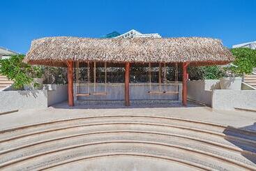هتل Live Aqua Beach Resort Cancun