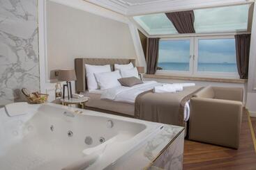 Mina Hotel   Special Category